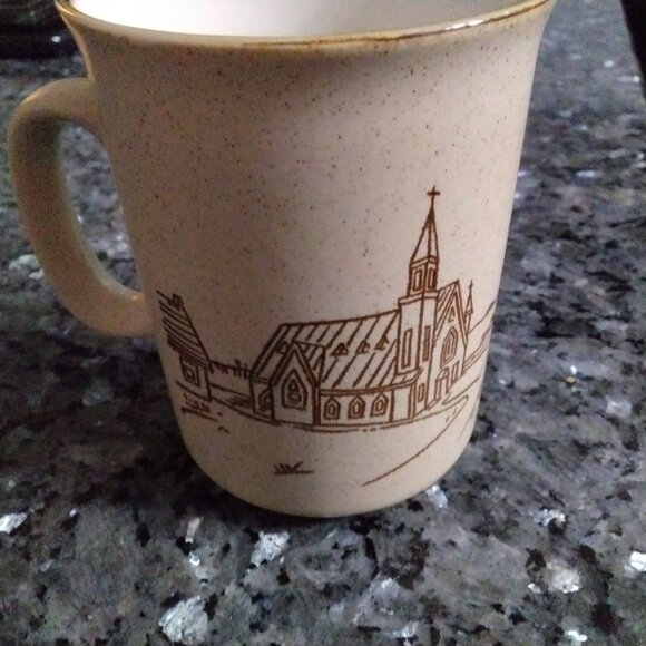 Collection Manoir Mug/Coffee Cup Hand Crafted Brown with Rural Church Scene - Picture 4 of 5